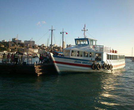 Escuna que faz translado para as ilhas da Baía de Todos os Santos
